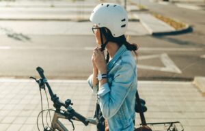 arguments against the obligation to wear a bicycle helmet